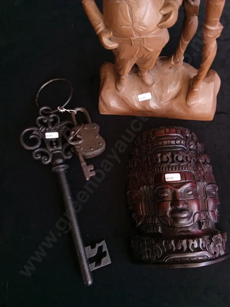 3 PIECES DECORATIVE ITEMS Image 1++