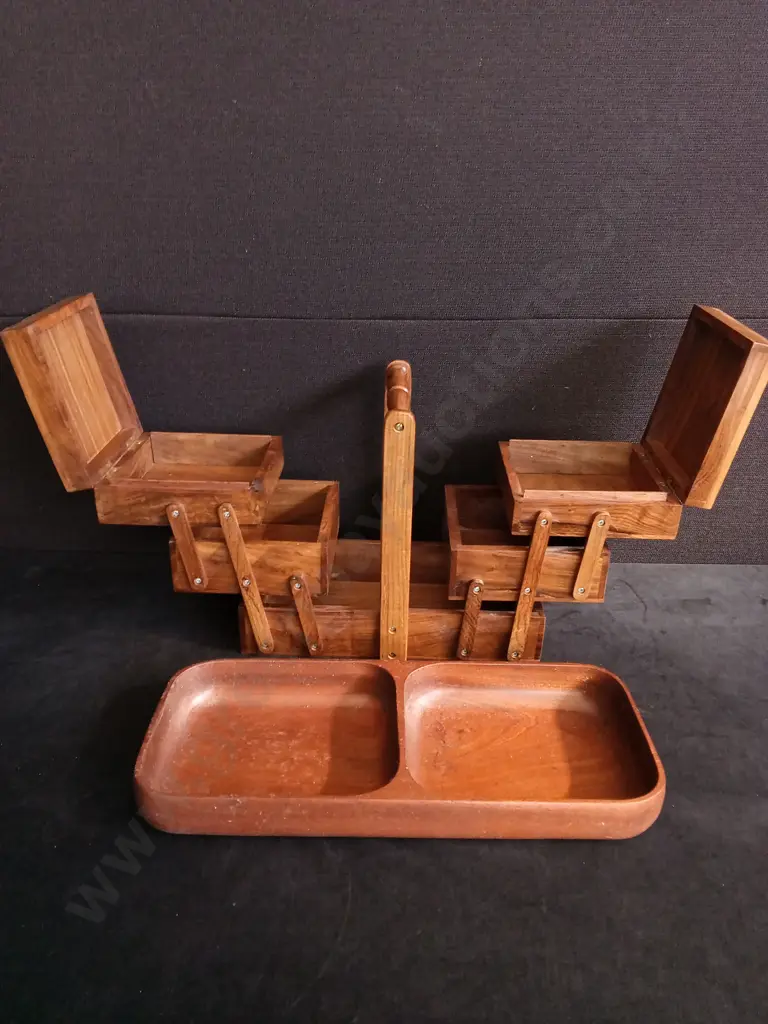 2 VINTAGE WOODEN HOUSEHOLD ITEMS Image 1++
