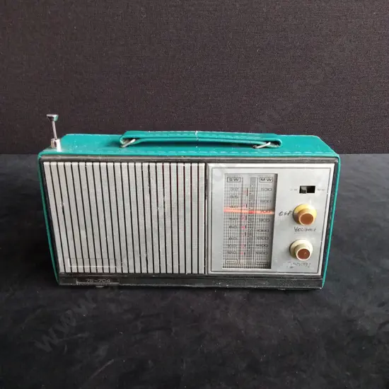 VINTAGE PORTABLE TRANSISTOR RADIO