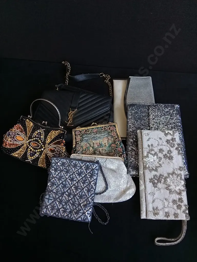 8 PIECES HANDBAGS Image 1++