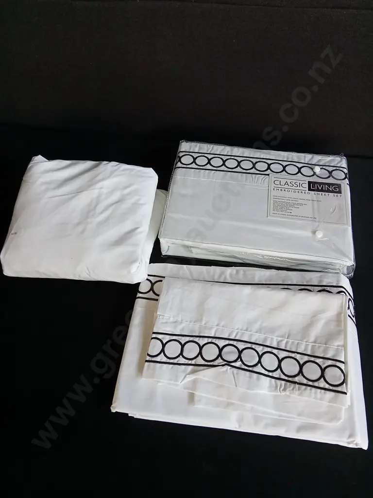 2 BRAND NEW SETS OF EMBROIDERED SHEET SETS AND ONE FITTED SHEET Image 1++