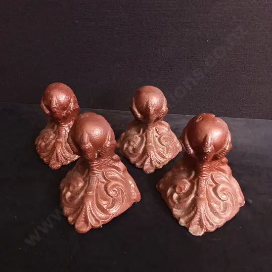 4 PIECES VINTAGE CAST IRON BATH CLAW FEET