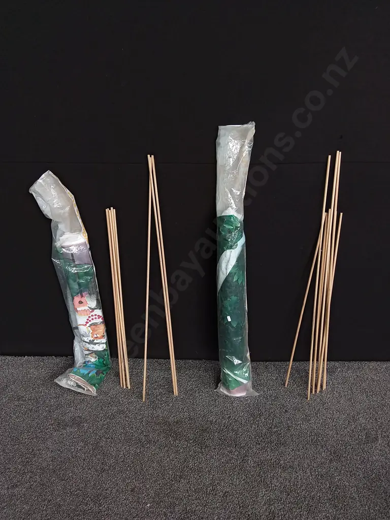 2 CHILDREN'S TEEPEES Image 1++