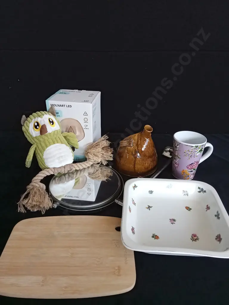 BOX OF ASSORTED ITEMS Image 1++