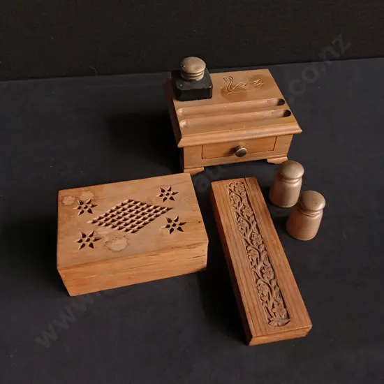 MIX OF WOODEN ITEMS
