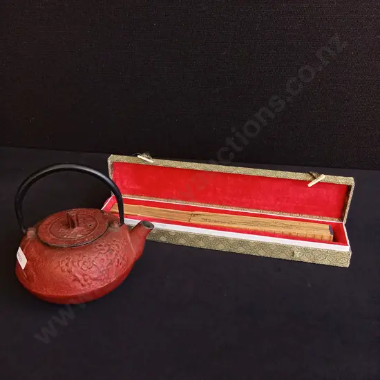 2 PIECES CHINESE TEA POT AND FAN