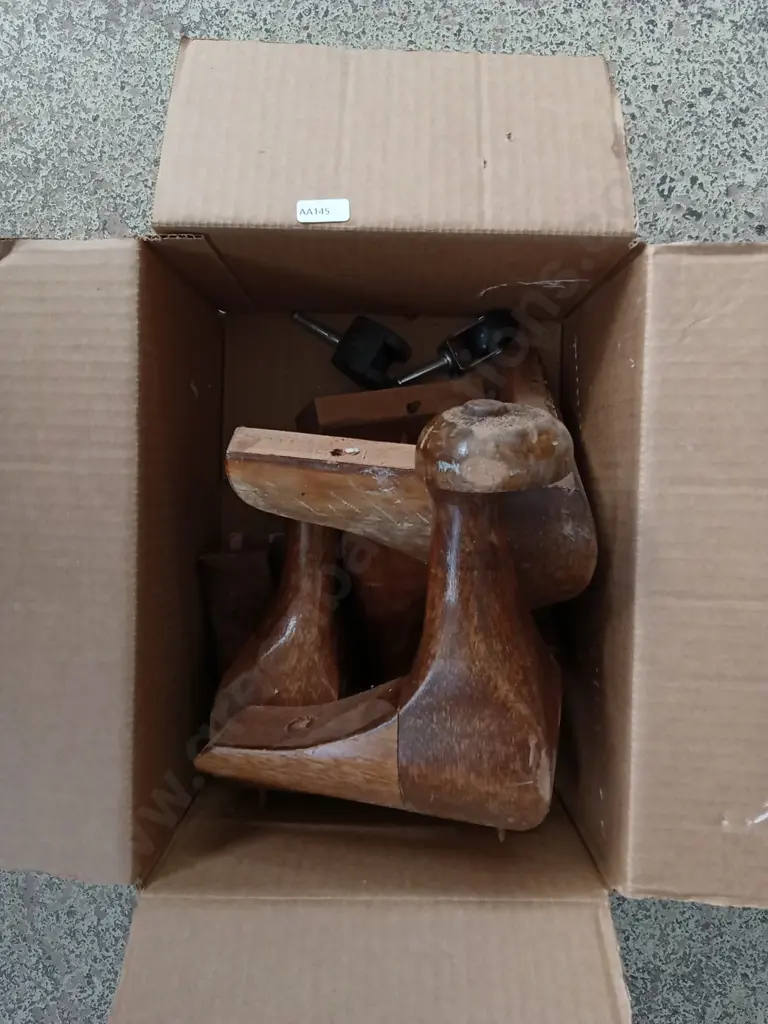 BOX OF WOODEN FURNITURE LEGS Image 1++