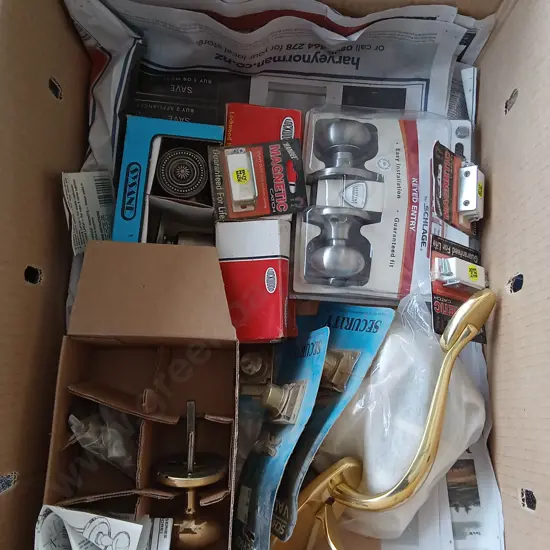 BOX MIX OF DOOR HARDWARE