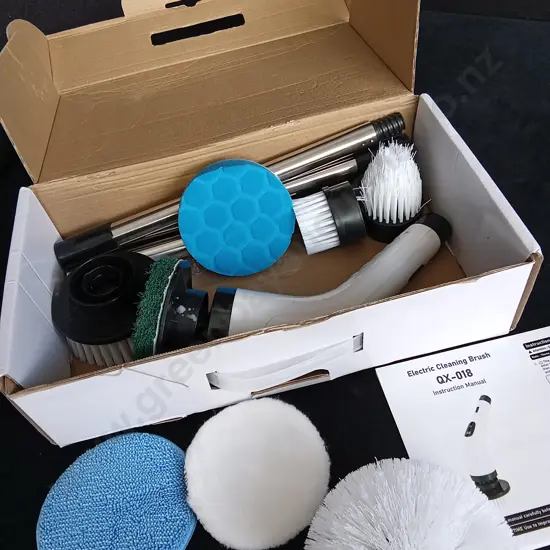 MULTIFUNCTIONAL ELECTRIC CLEANING BRUSH