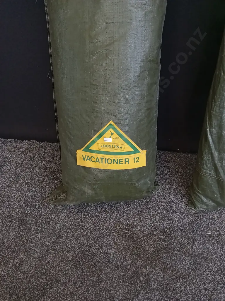 VACATIONER 12 DOYLES TENT IN 2 BAGS Image 1++