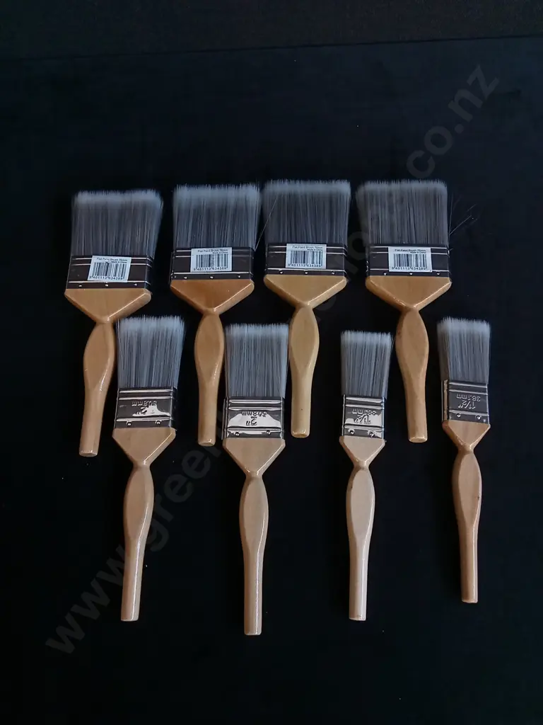 8 BRAND NEW PAINT BRUSHES Image 1++
