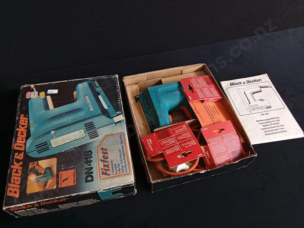 BLACK AND DECKER ELECTRIC STAPLER Image 1++