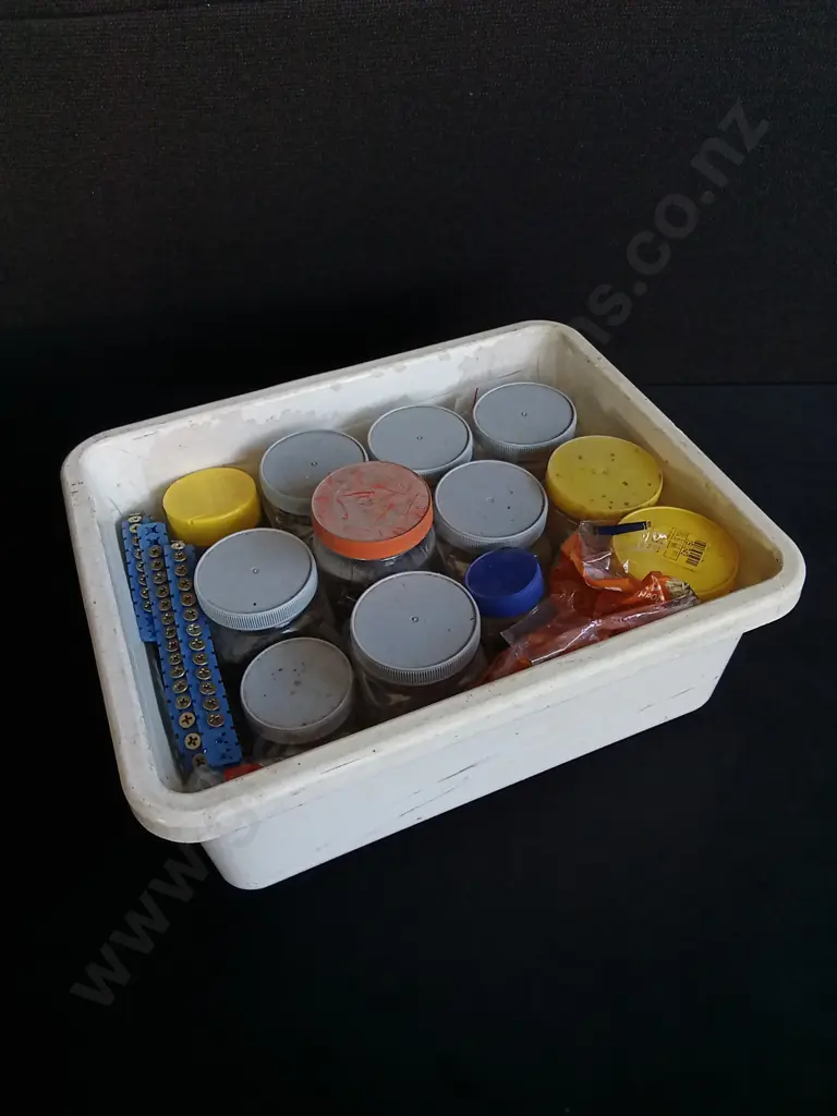 BOX OF HARDWARE Image 1++