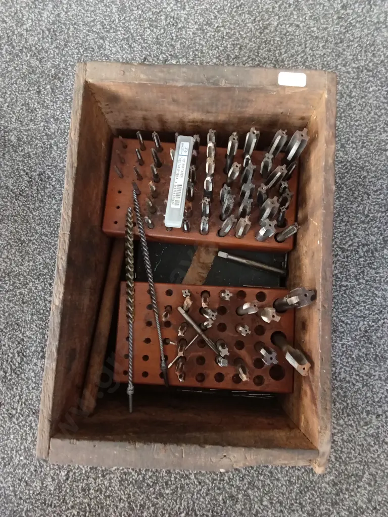 BOX OF VARIOUS SIZE TAP BITS Image 1++