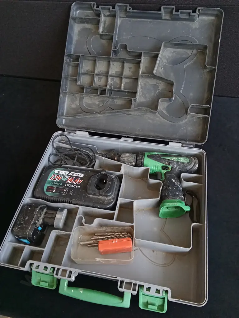 HITACHI CORDLESS DRILL KIT Image 1++