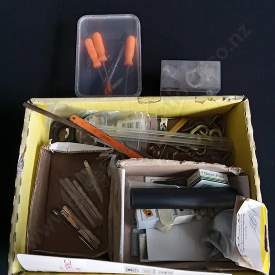 MIX OF TOOLS AND HARDWARE