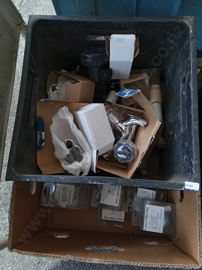 MIX OF TAP FITTINGS AND HARDWARE Image 1++