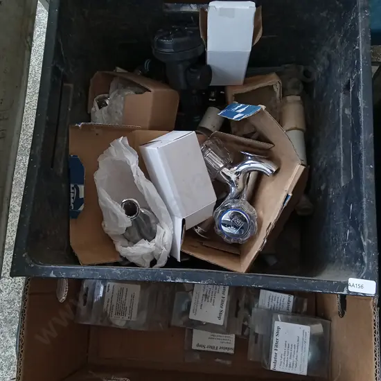 MIX OF TAP FITTINGS AND HARDWARE