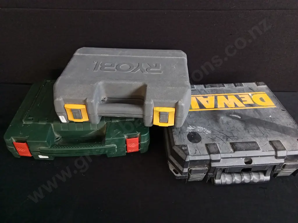 MIX OF TOOLS IN CASES, SANDER, HEAT GUN, DRILL Image 1++