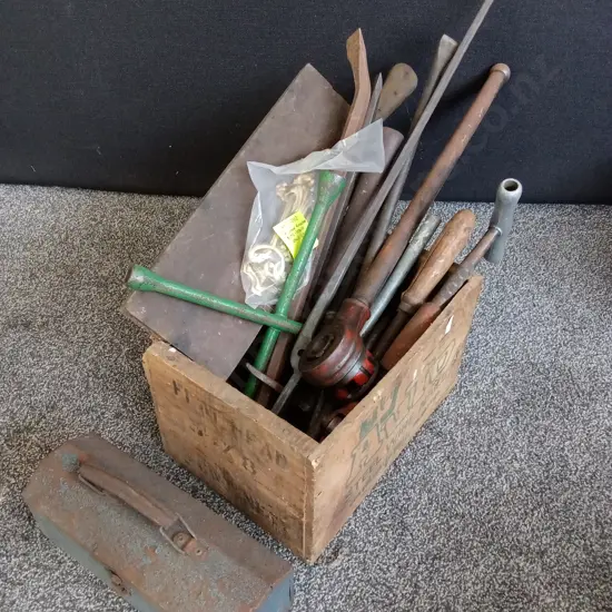 CRATE MIX OF TOOLS