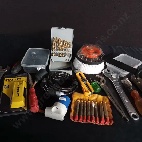 BOX OF ASSORTED TOOLS AND OTHER ITEMS