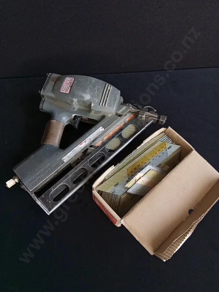 SENCO NAIL GUN AND NAILS Image 1++