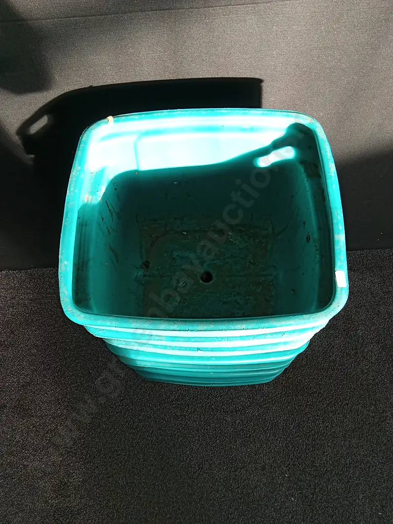 8 PLASTIC GREEN BUCKETS Image 1++