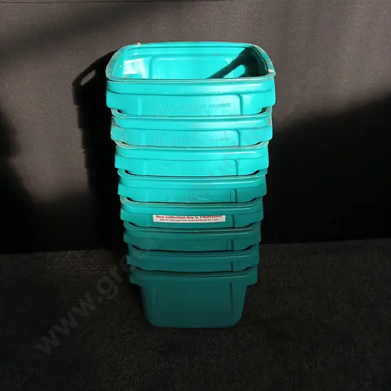 8 PLASTIC GREEN BUCKETS