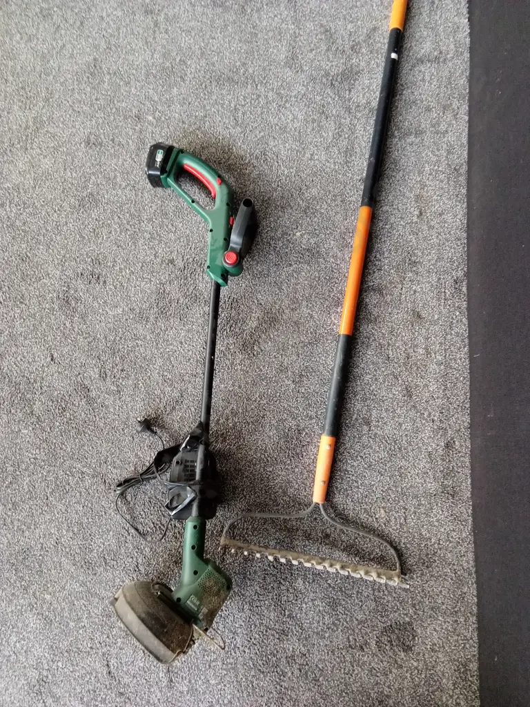 BOSCH EASY GRASS TRIMMER AND RANGE RAKE Image 1++