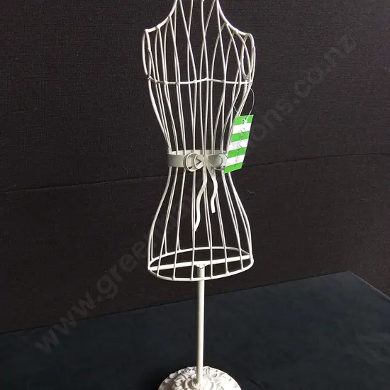 BRAND NEW WIRE DECOR