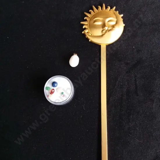 COLLECTION OF GEMSTONES A PEARL AND HAIR PIN