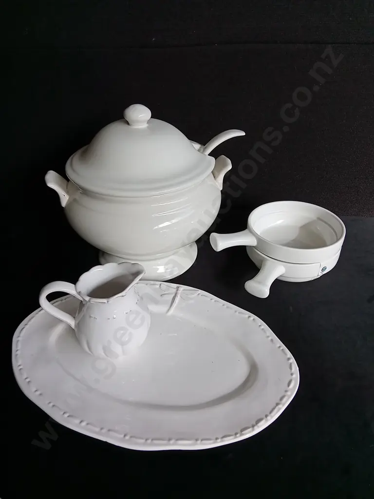 MIX OF WHITE SERVING DISHES Image 1++