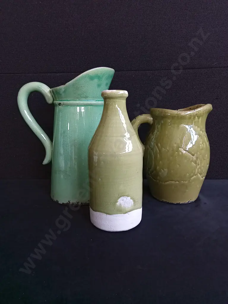 3 PIECES GREEN CERAMIC VASES Image 1++