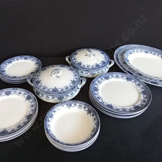 GARLAND ASSORTED MEAKIN ENGLAND DISH SET