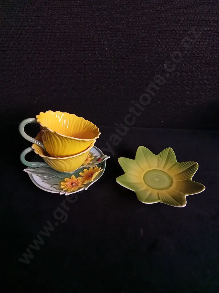4 PIECES MT MERU CUPS AND SAUCER, AND TWO'S COMPANY PLATE Image 1++