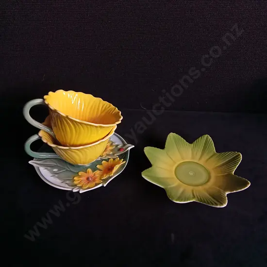 4 PIECES MT MERU CUPS AND SAUCER, AND TWO'S COMPANY PLATE