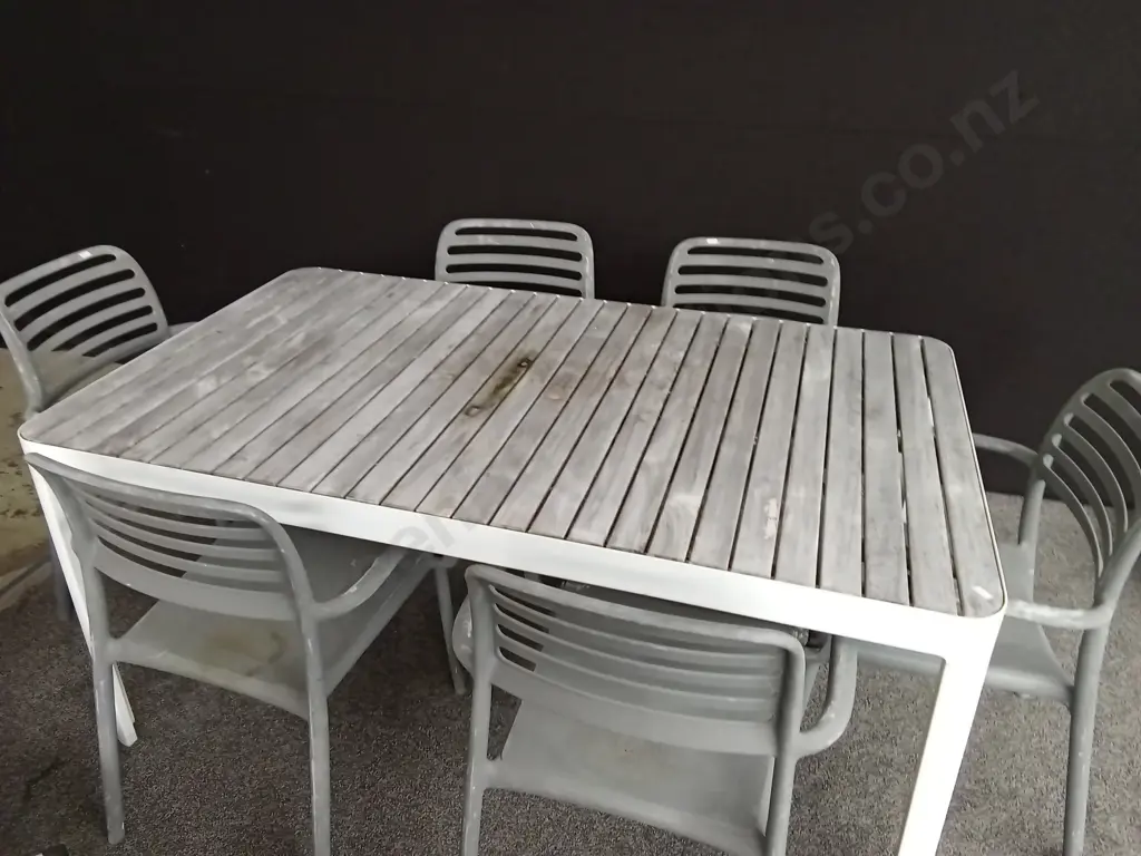 OUTDOOR TABLE AND 6 CHAIRS L1.61M D95CM H77CM Image 1++