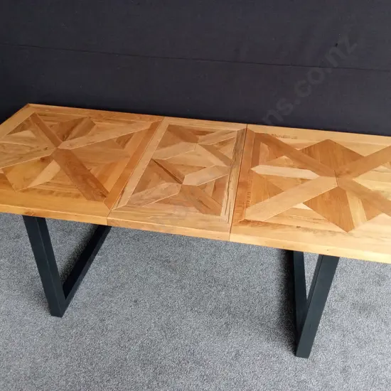 EXTENDABLE WOODEN TABLE H78CM L2.04CM D90CM