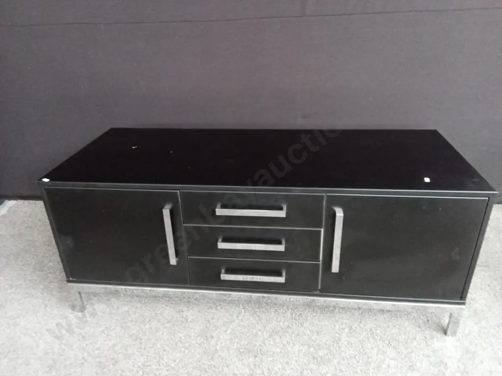 BLACK TV CABINET WITH MIRRORED ACCENTS L 1.5M D 60CM H 61CM Image 1++