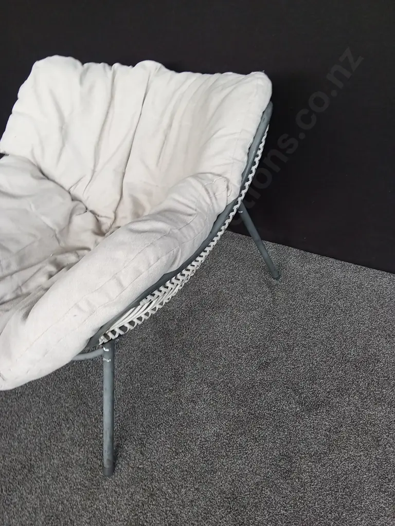 LARGE OUTDOOR CHAIR Image 1++
