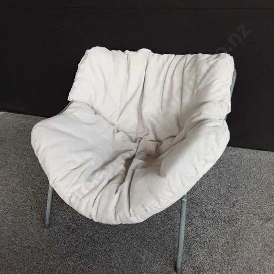 LARGE OUTDOOR CHAIR