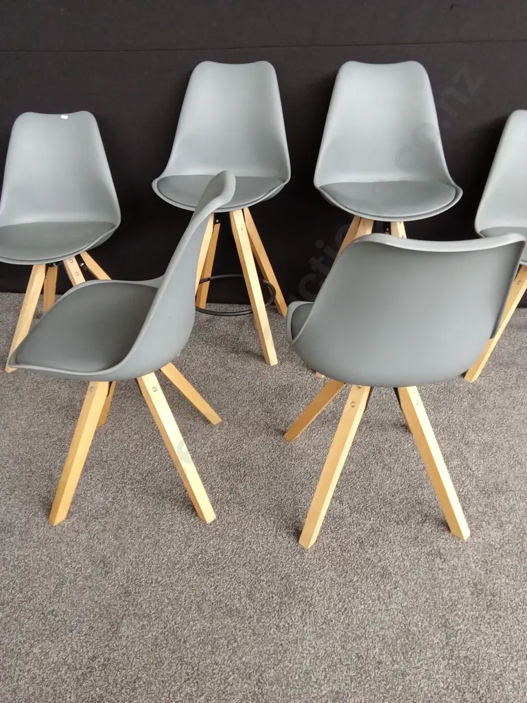 6 GREY CHAIRS 2 ARE TALLER Image 1++