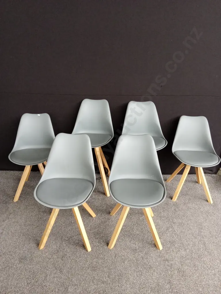 6 GREY CHAIRS 2 ARE TALLER Image 1++