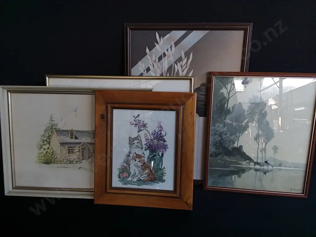 5 PIECES FRAMED ARTWORKS Image 1++