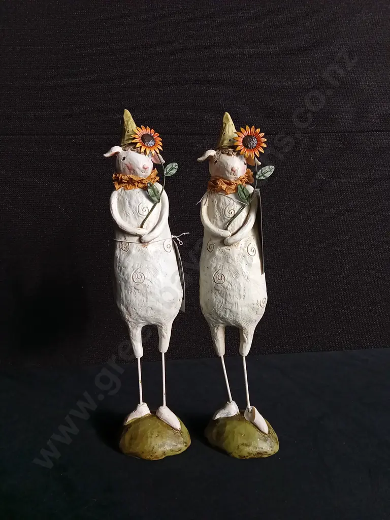 2 BRAND NEW SHEEP DECOR, SLIGHT DAMAGE ON ONE Image 1++