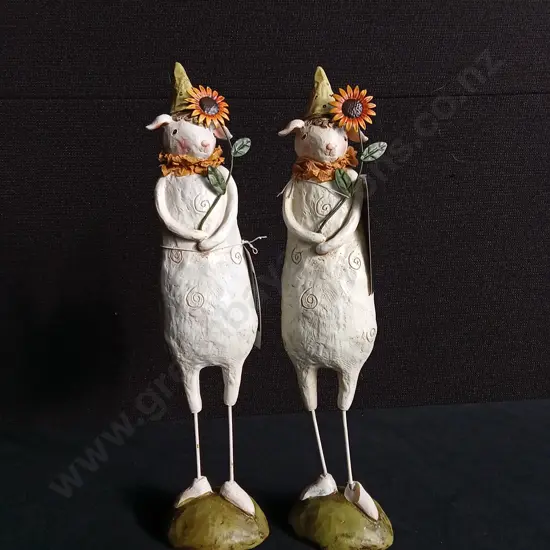 2 BRAND NEW SHEEP DECOR, SLIGHT DAMAGE ON ONE