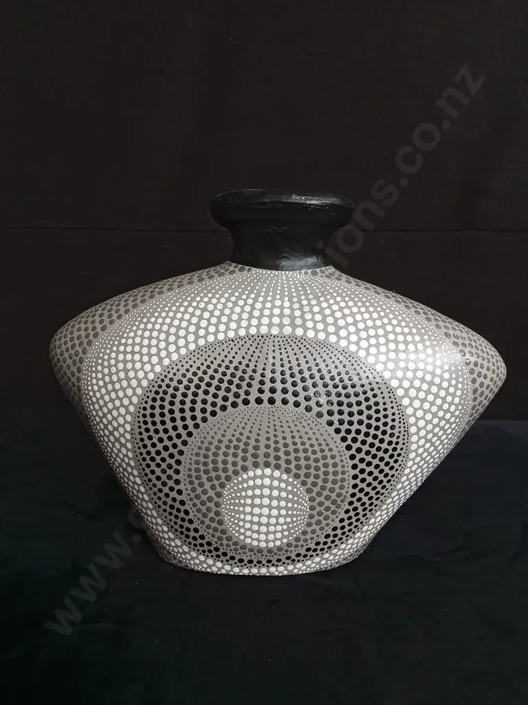 CERAMIC VASE WITH HAND PAINTED DOTS Image 1++
