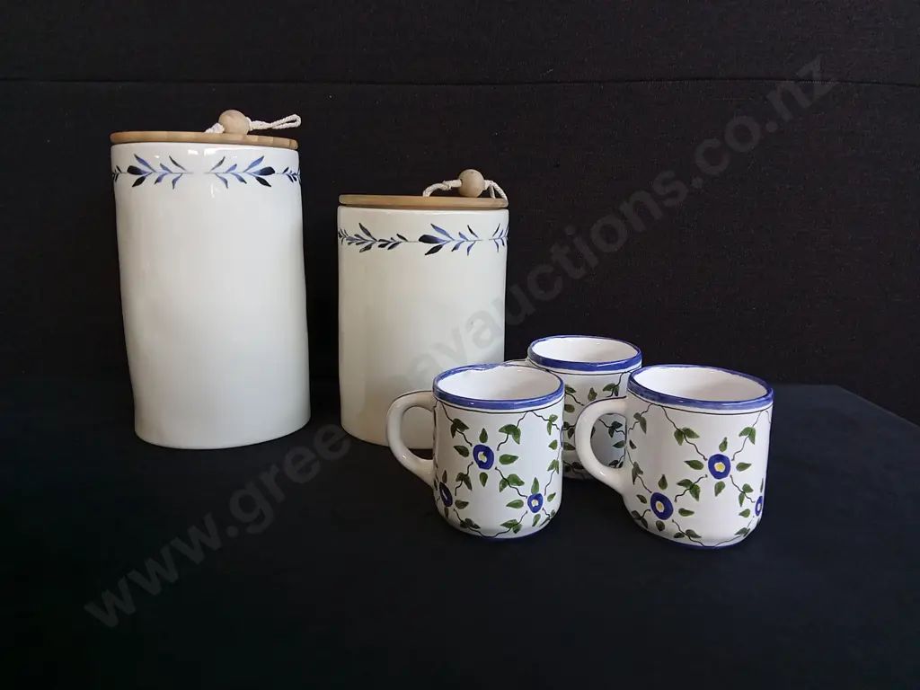5 PIECES CERAMIC CANISTERS WITH WOODEN LIDS AND SET OF HAND PAINTED MUGS Image 1++