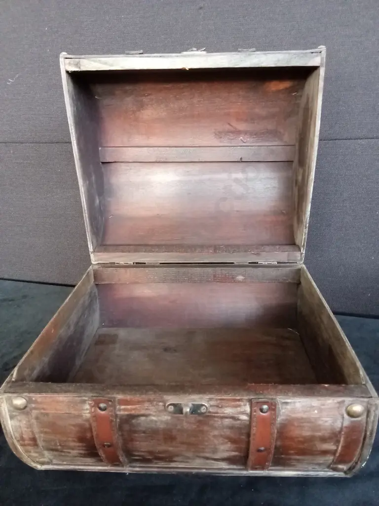 2 SMALL WOODEN CHESTS LARGEST LENGTH 34CM Image 1++