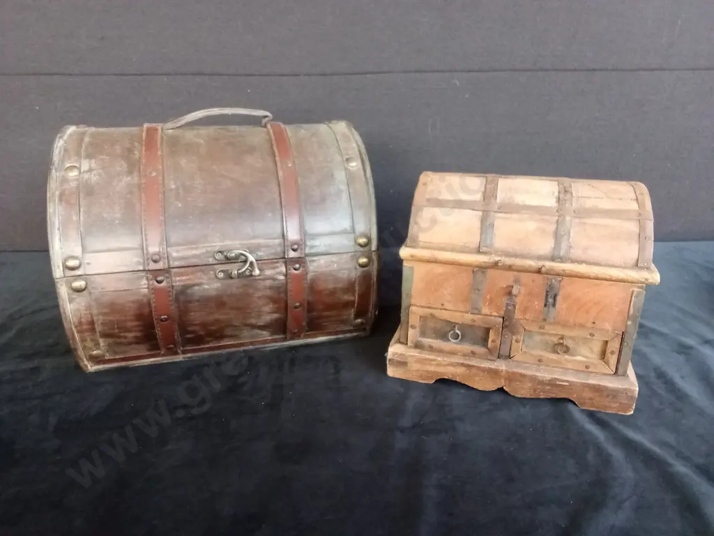 2 SMALL WOODEN CHESTS LARGEST LENGTH 34CM Image 1++
